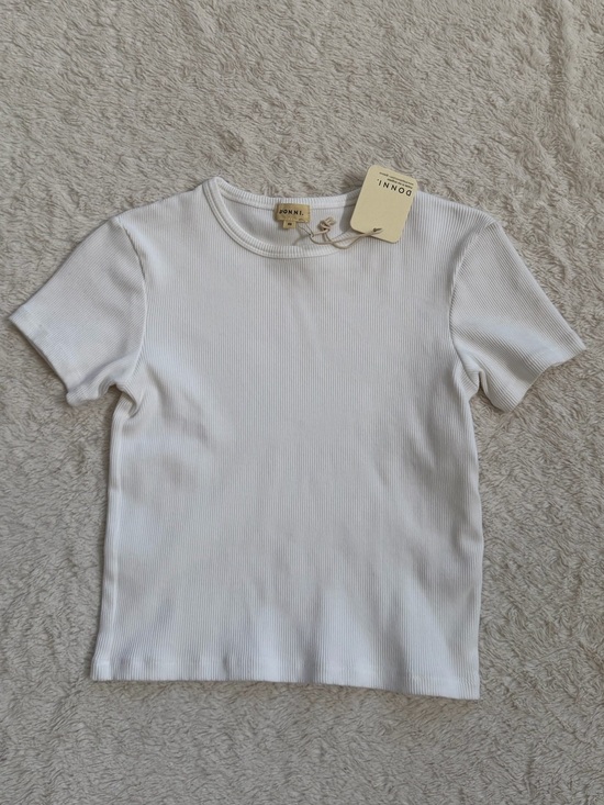 DONNI. Tops - Donni Ribbed Cropped Baby Tee NWT